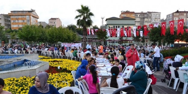 Fatih Belediyesi 6 Bin 500 Kişiyi İftarda Bir Araya Getirdi