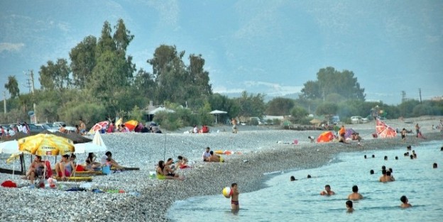 Antalya'da İftar Sofraları Sahile Ve Teknelere Taşındı