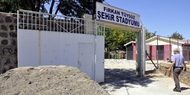 Firkan Tüysüz Şehir Stadyumu Ve Taziye Evi İnşaat Çalişmalari Devam Ediyor