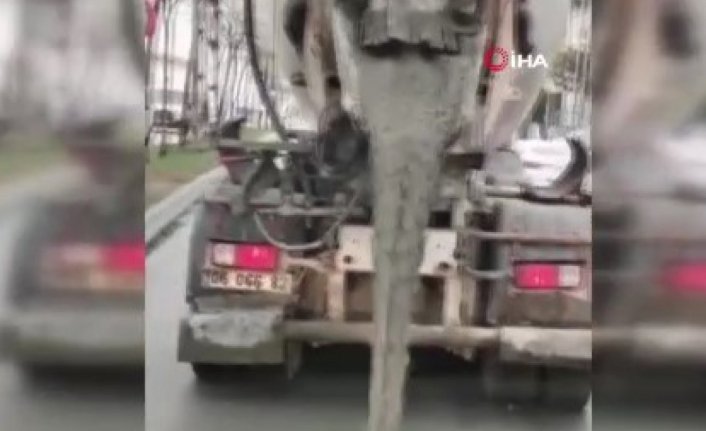 "İnsanlığın bittiği yer" Ambulansa yol vermemek için yola beton döktü!