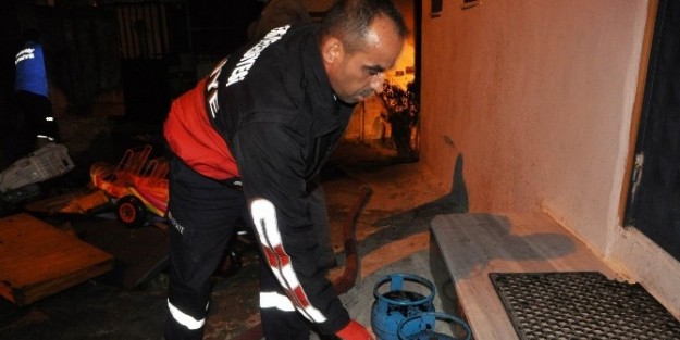 Suşehri’nde Odunluk Yangını