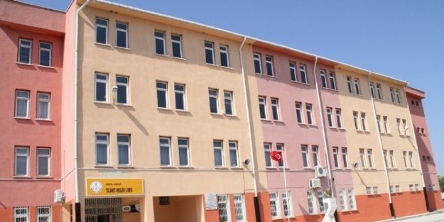 Akhisar Ticaret Meslek Lisesi’nin İsmi Değişti