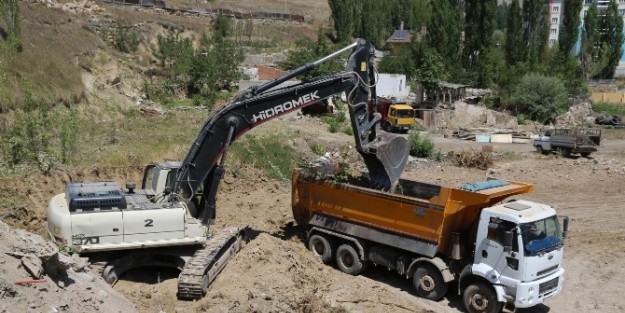 Vali Zübeyir Kemelek İlkokulu’nun Yapım Çalişmalari Başladı