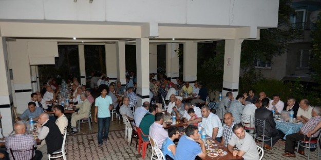 Başkan Dündar, Dikkaldırım Mahallesi Sakinleriyle Oruç Açtı