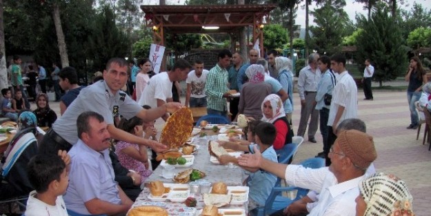 Engelliler İftarda Bir Araya Geldi