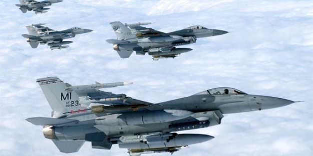 F-16 uçağına taciz!