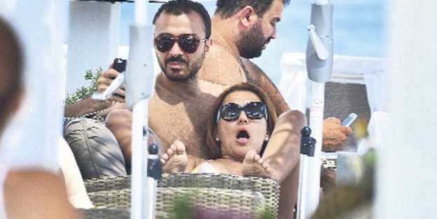 Demet'in romantik tatili