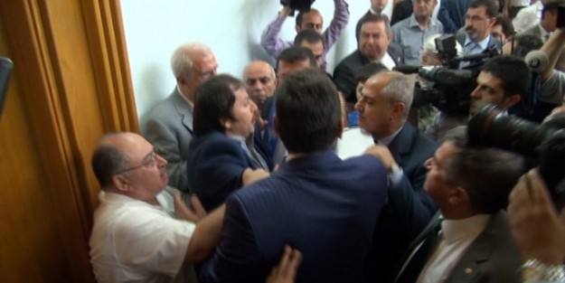 CHP'de istifa gerginliği