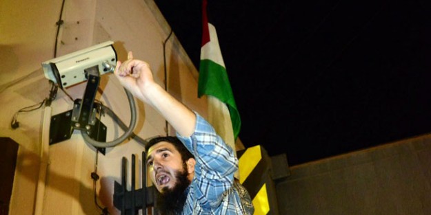 İsrail'e Filistin bayrağı