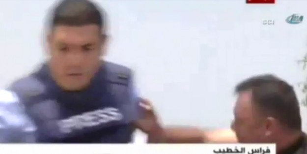 Canlı yayında muhabire saldırdı!