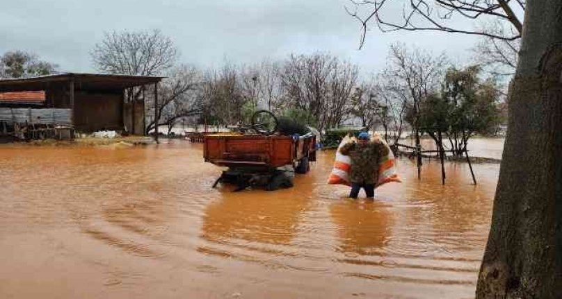 Burdur'da sağanak sonrası evler ve araziler sular altında kaldı