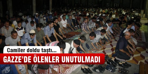 Kadir Gecesi'nde camiler doldu taştı...Gazze unutulmadı