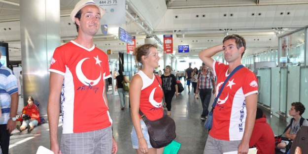 Havalimanında bayram trafiği!