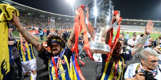 Fenerbahçe'de iki ayrılık birden!