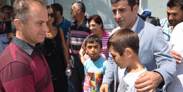 Demirtaş'tan Soma'ya bayram ziyareti!