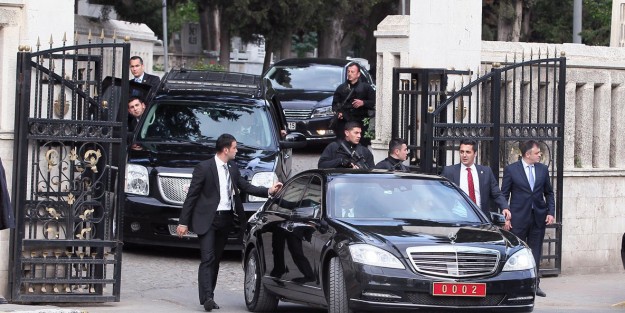 Başbakan anne ve babasını unutmadı!