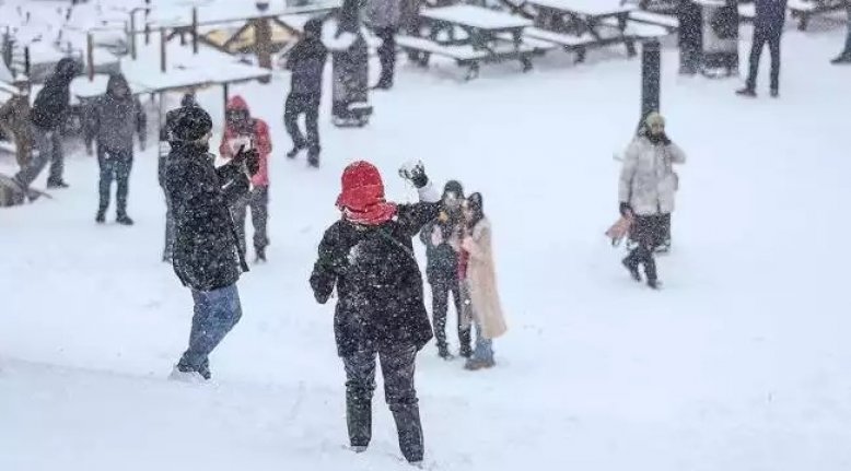 Bursa Uludağ'da kar kalınlığı arttı