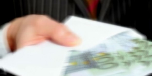 34 yıldır ülkesini dolandıran politikacı!