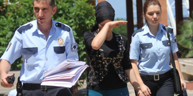 Hava boşluğuna atılan bebek hayata tutunamadı