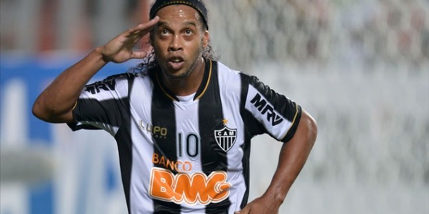 Ronaldinho'dan Kartal'a mesaj var!