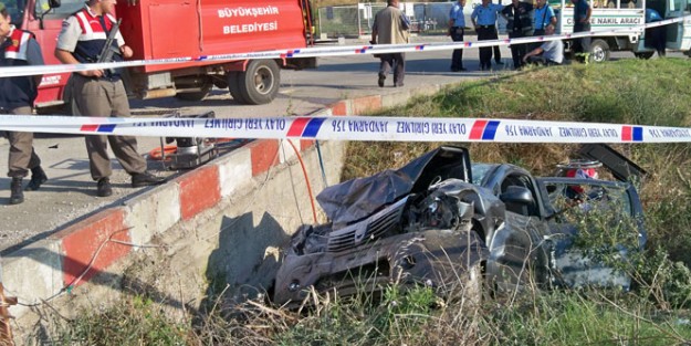 Feci kazada bir aile yok oldu!