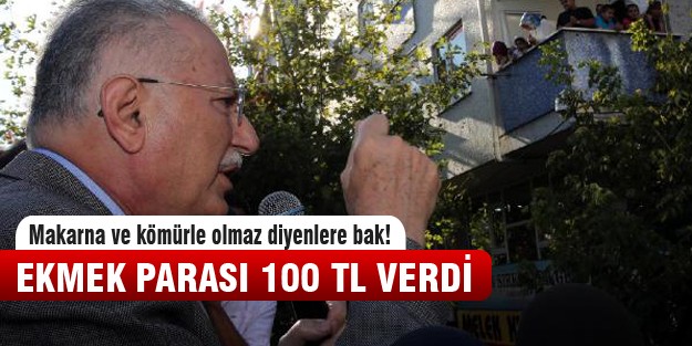 Ekmeleddin 'evimde ekmek yok' diyen gence 100 TL verdi