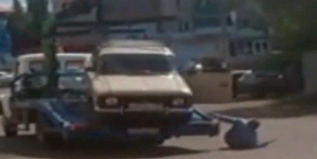 Sarhoş sürücü arabasını kaçırdı!