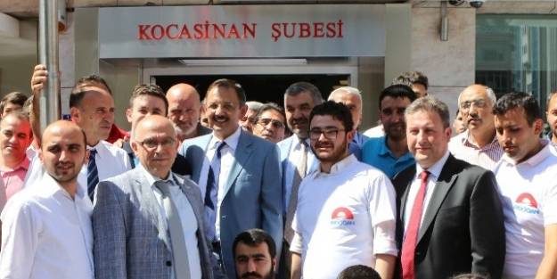 Özhaseki'den Başbakan'ın Adaylık Kampanyasına Bağış