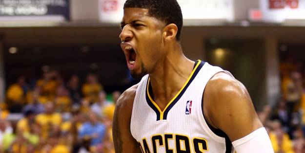 Ünlü oyuncunun ayağı kırıldı!