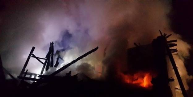 Uşak’ta Gece Yarısı Çikan Ev Yangını Korkuttu