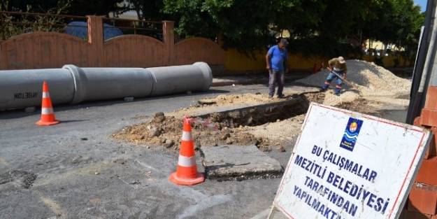 Mezitli'de Yağmur Suyu Drenaj Hattı Çalişmalari Devam Ediyor