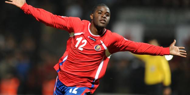 Aslan Joel Campbell'in peşinde!