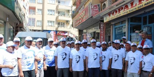 Ak Partililer, Erdoğan Tişörtü Ve Şapkalariyla Seçim Çalişmasi Yapıyor