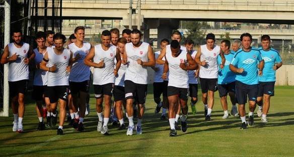 Karşıyaka Erzurum'da Kamp Çalişmalarini Sürdürüyor