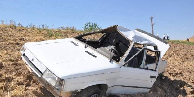 Otomobil Tarlaya Uçtu: 5 Yaralı