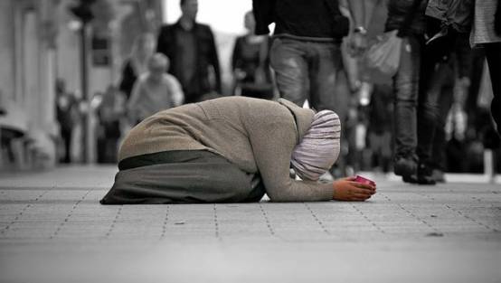 Beşir Atalay "Suriyeli kardeşlerimizi dilenirken görmek bizi üzüyor!"