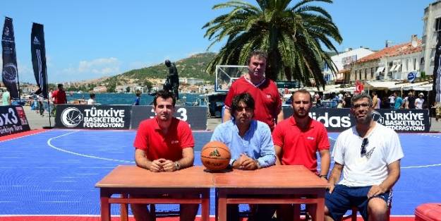 Foça'da Basketbol Şöleni Başladı