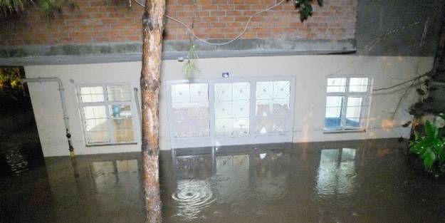 Yoğun Yağış Kocaeli'de Hayatı Olumsuz Etkiledi