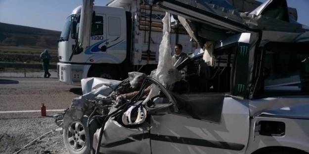 Köprüköy'de Trafik Kazası: 1 Ölü, 5 Yaralı