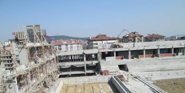 Olimpik Havuzun Çalişmalari Sürüyor