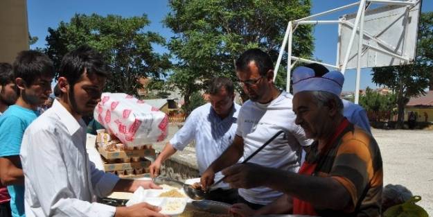 Suşehri İmam Hatip Mezunları Pilav Günü Düzenledi