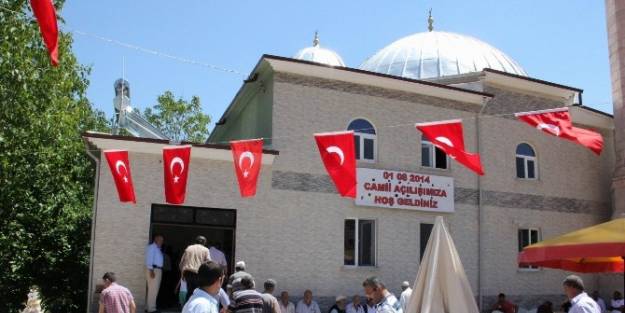 Suşehri’nde Yeni Yapılan Cami İbadete Açıldı