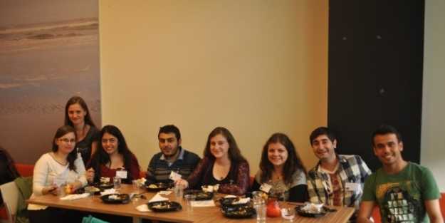 Çü'lü Öğrenciler, Hollanda’da Türkiye’yi Temsil Etti