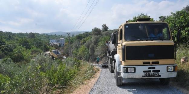 Erdemli Belediyesi Asfalt Çalişmalarini Sürdürüyor