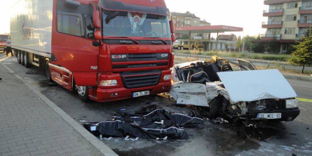 Uşak'ta feci kazada 4 kişi can verdi