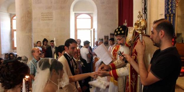 Adıyaman’da Kilisede Nikah Kıyıldı