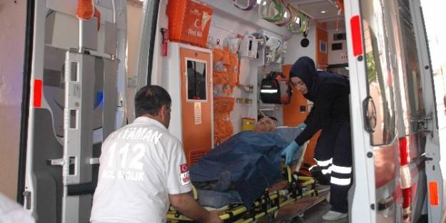 Adıyaman’da Otomobil İle Minibüs Çarpişti: 4 Yaralı