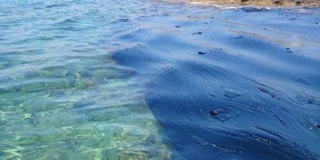 Boğazdan Geçen Gemiler Şarköy'ün Denizini Kirletiyor