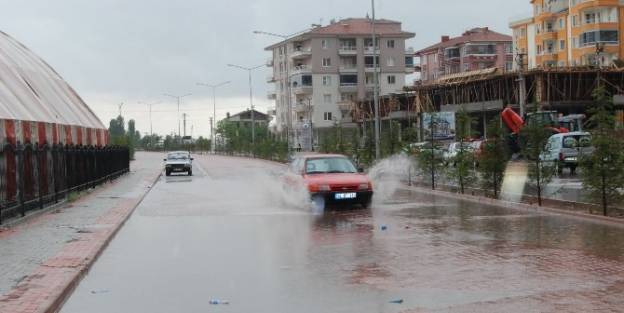 Aksaray’da Yaz Yağmuru Serinletti