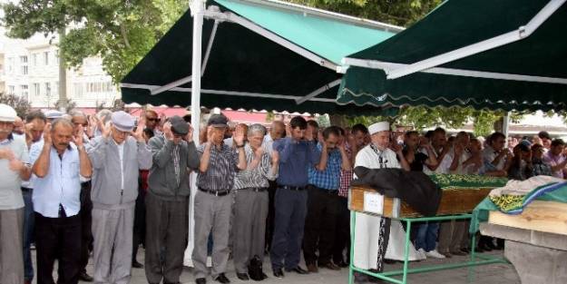 Kendini Asarak İntihar Eden Genç Son Yolculuğuna Uğurlandı